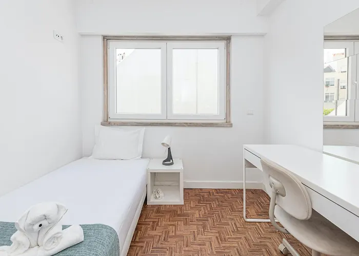 Houze Spacious Near Marques De Pombal Апартаменты *